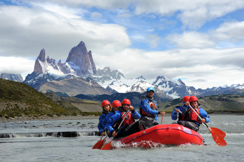 Go rafting in El Chalt&eacute;n and visit R&iacute;o las Vueltas.
