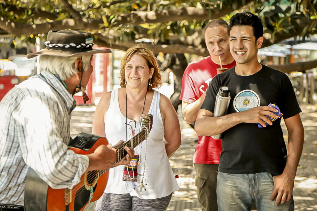 buuenos-aires-guitar-player
