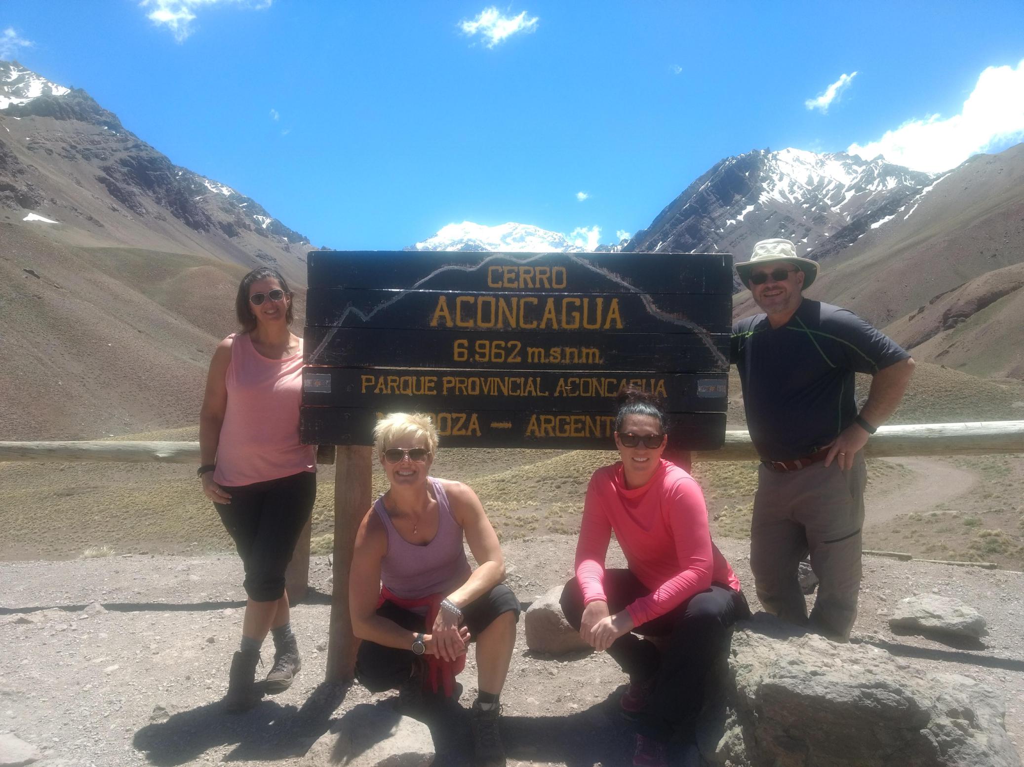 Los Andes y Trekking a la Quebrada del Durazno (Mirador del Aconcagua)