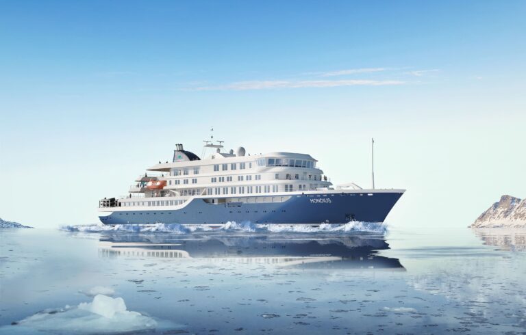 Sailing expedition through antarctica