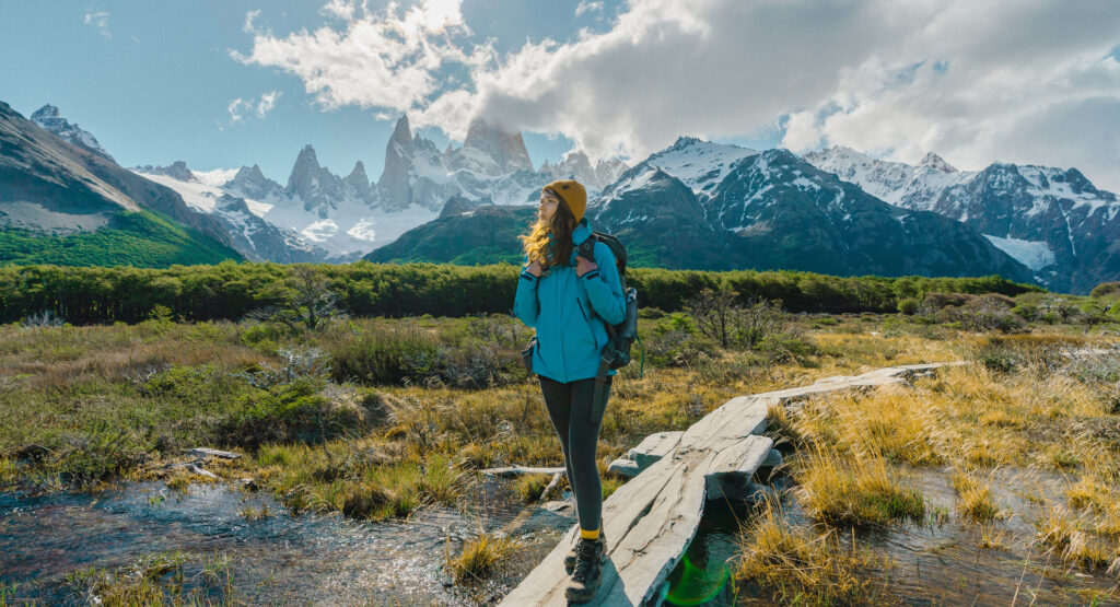 women-hiking-el-chalten