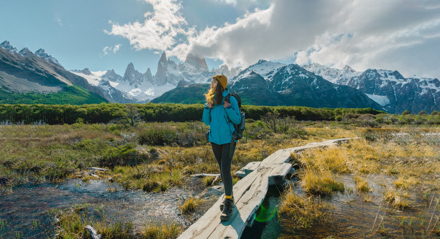 women-hiking-el-chalten-argentina